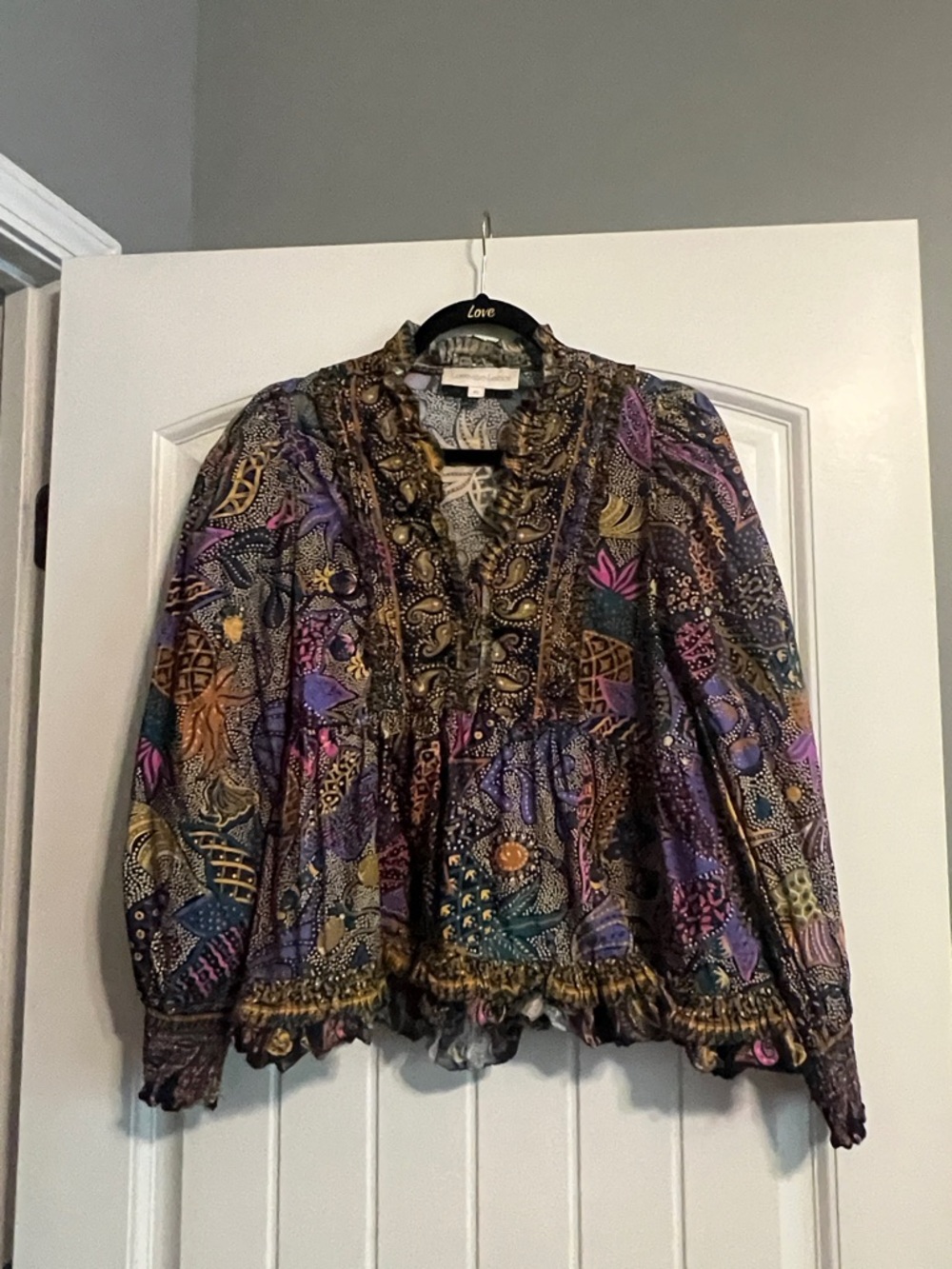 Love the label printed long sleeve top size M